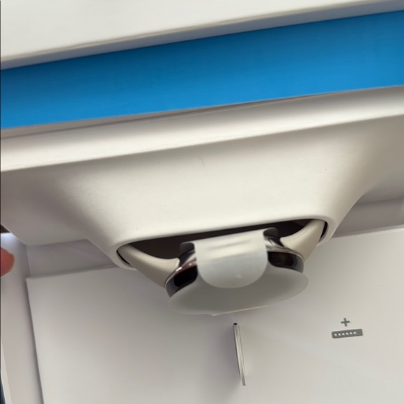 Google Pixel Watch 2 - Black and Cream - Picture 6 of 6